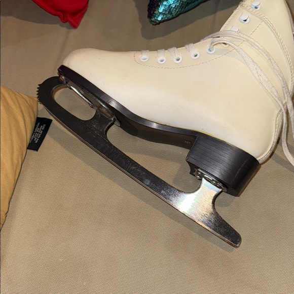 Jackson Women's White Ice Skates size 5. Please ask info - Picture 3 of 6